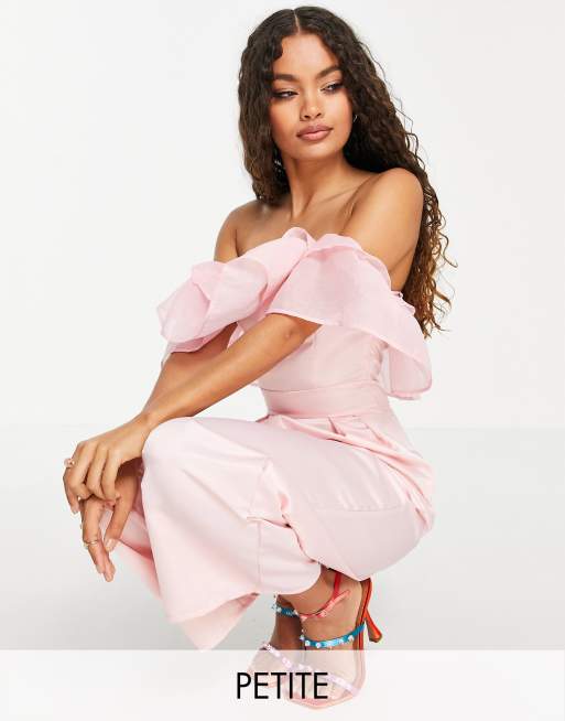 Collective The Label Petite – Jumpsuit in Rosa mit weitem Bein und zweilagigen Rüschen