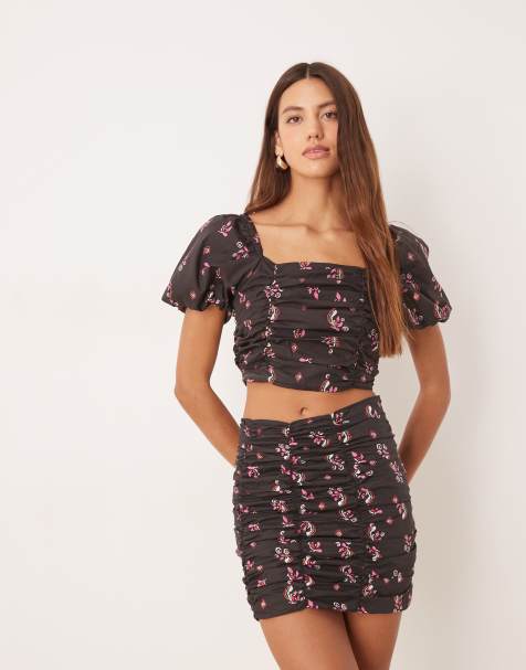 Collective The Label Puff shoulder crop top in black pink motif - view 1