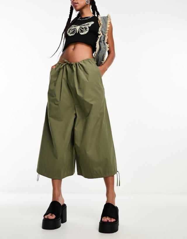 Collusion - 3/4 length parachute trousers in khaki