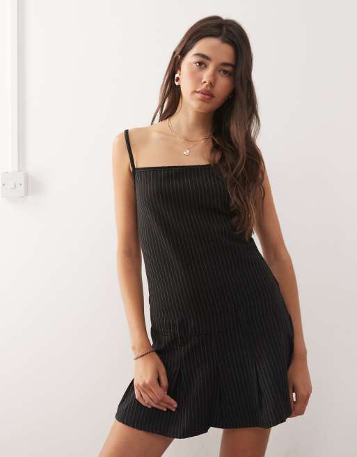 Collusion 90s - Mini robe plissée à taille tombante et fines rayures, 4 de 4