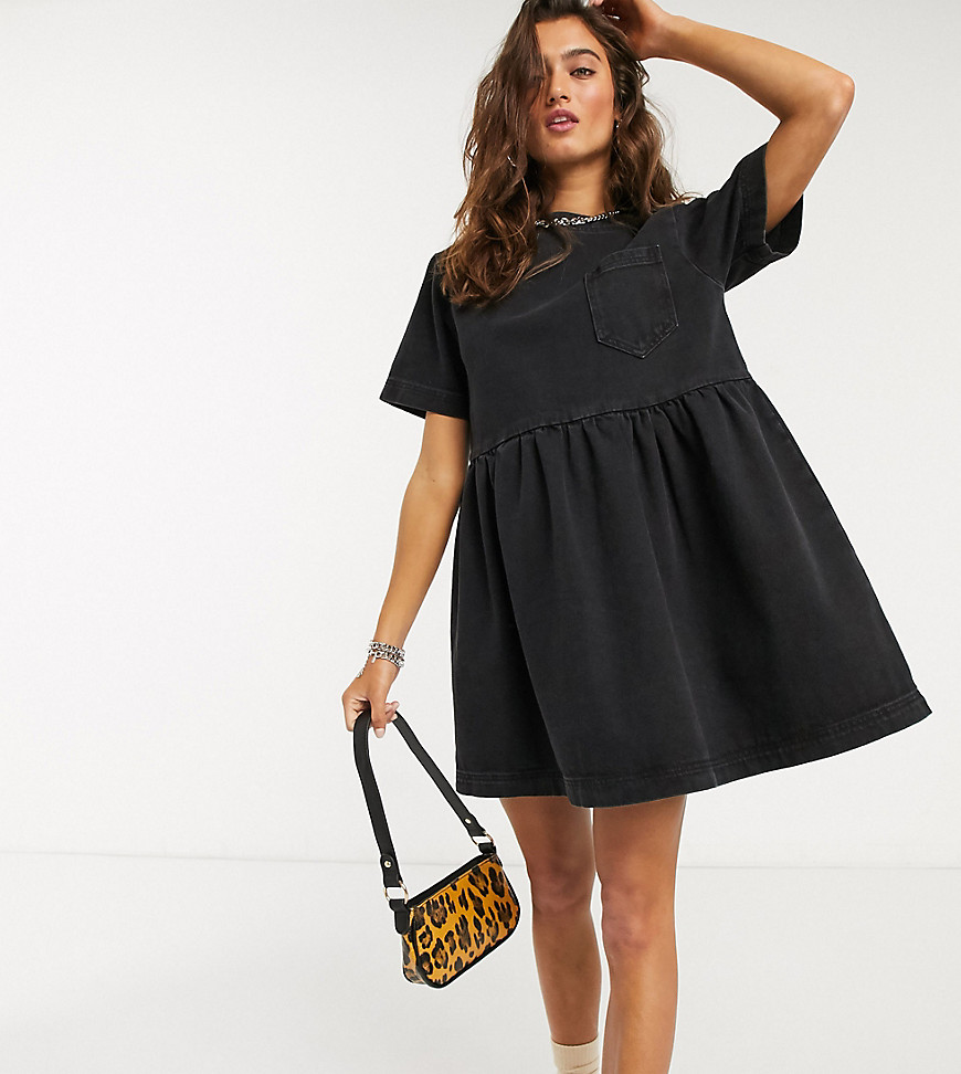 COLLUSION - Aangerimpelde denim mini-jurk met wassing in zwart