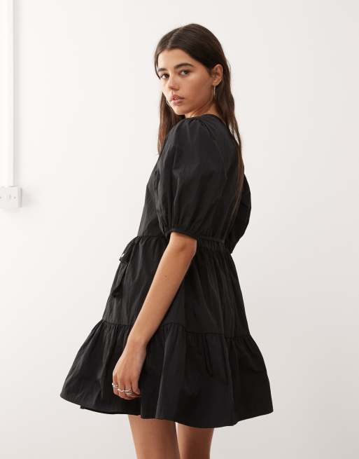 COLLUSION - Aangerimpelde mini jurk van nylon met zakdetail in zwart, 4 van 4