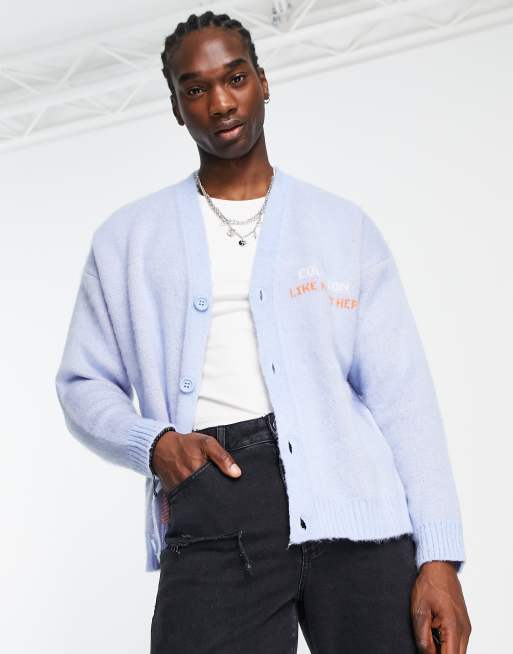 COLLUSION – Angeraute Strickjacke mit Jacquard-Detail in Hellblau