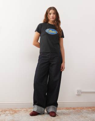 COLLUSION - Anti-Fit-T-Shirt mit Ringer-Design und blauem Logoprint-Schwarz