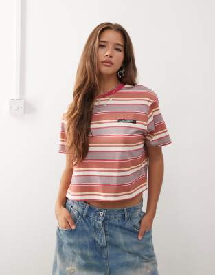 COLLUSION - Anti-Fit-T-Shirt mit rosa Streifen und Logoaufnäher-Bunt
