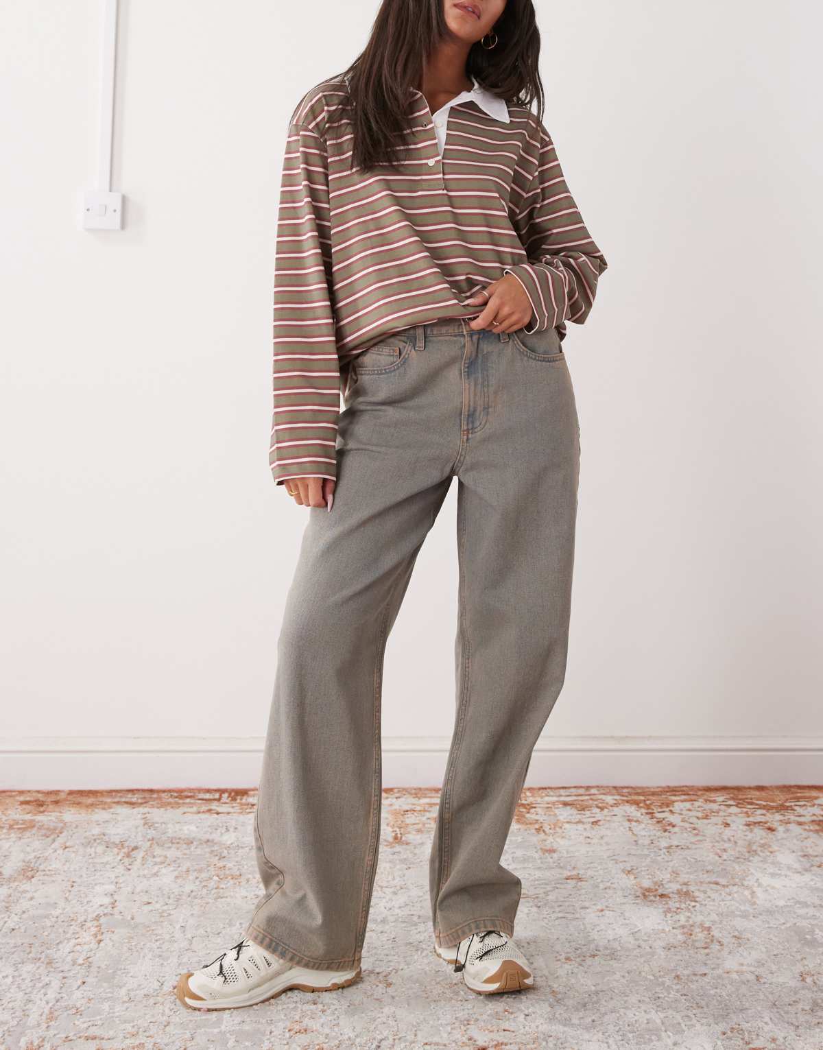 COLLUSION antifit mid rise jean in washed brown