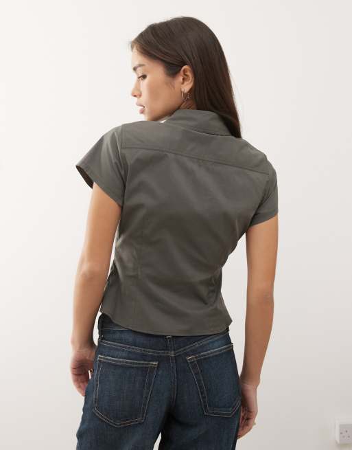 COLLUSION asymmetric hem fitted shirt in dark olive, 4 of 4