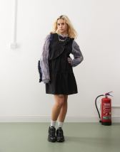 SEQWL Stella zip detail chunky boots in black