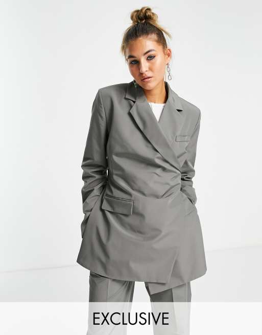COLLUSION - Asymmetrische Y2K tech blazer van nylon met overslag in grijs, deel van co-ord set