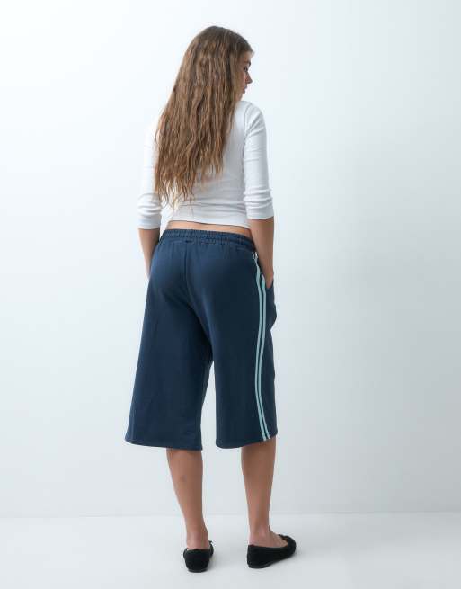 COLLUSION baggy longline jersey sports shorts in navy, 4 of 5