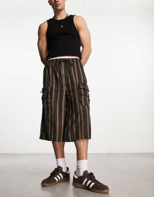 COLLUSION baggy stripe skater short with bungee in brown