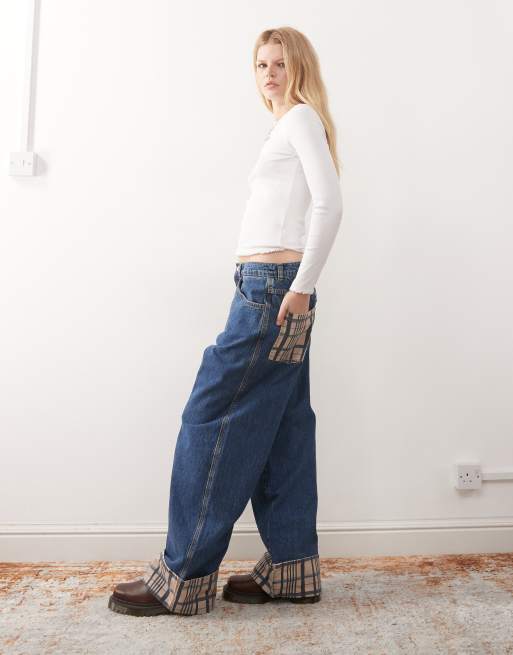 COLLUSION – Baggy, tvättade jeans i unisex-modell med rutig, uppvikt nederkant, 3 av 5