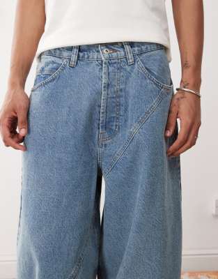 COLLUSION – Ballon-Jeans in mittelblauer Waschung