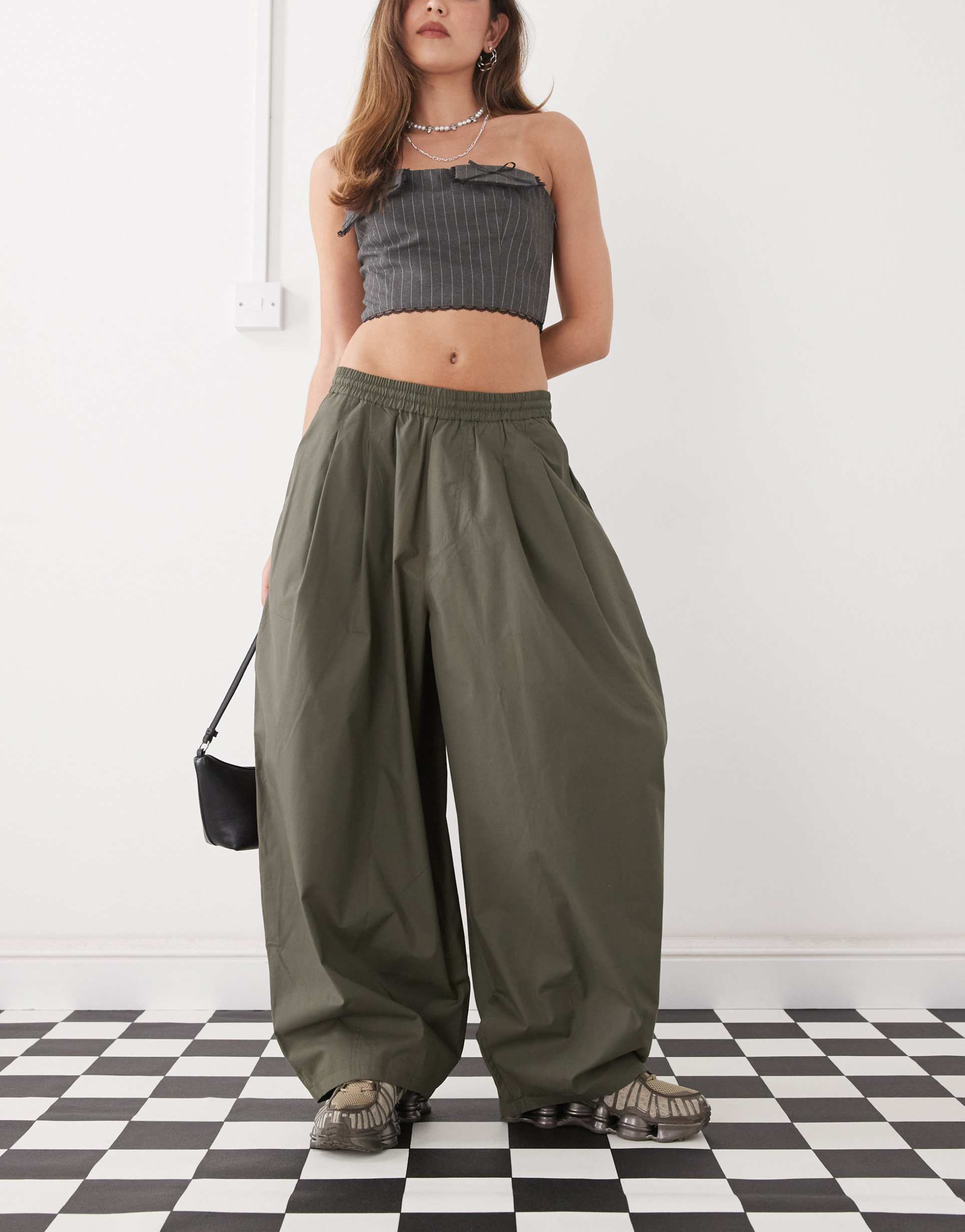collusion balloon leg pant in khaki