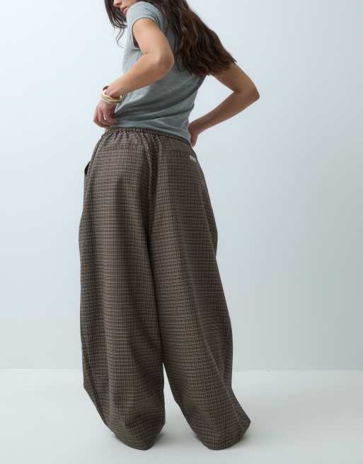 COLLUSION balloon leg trouser with tie waist in brown check, 3 of 5