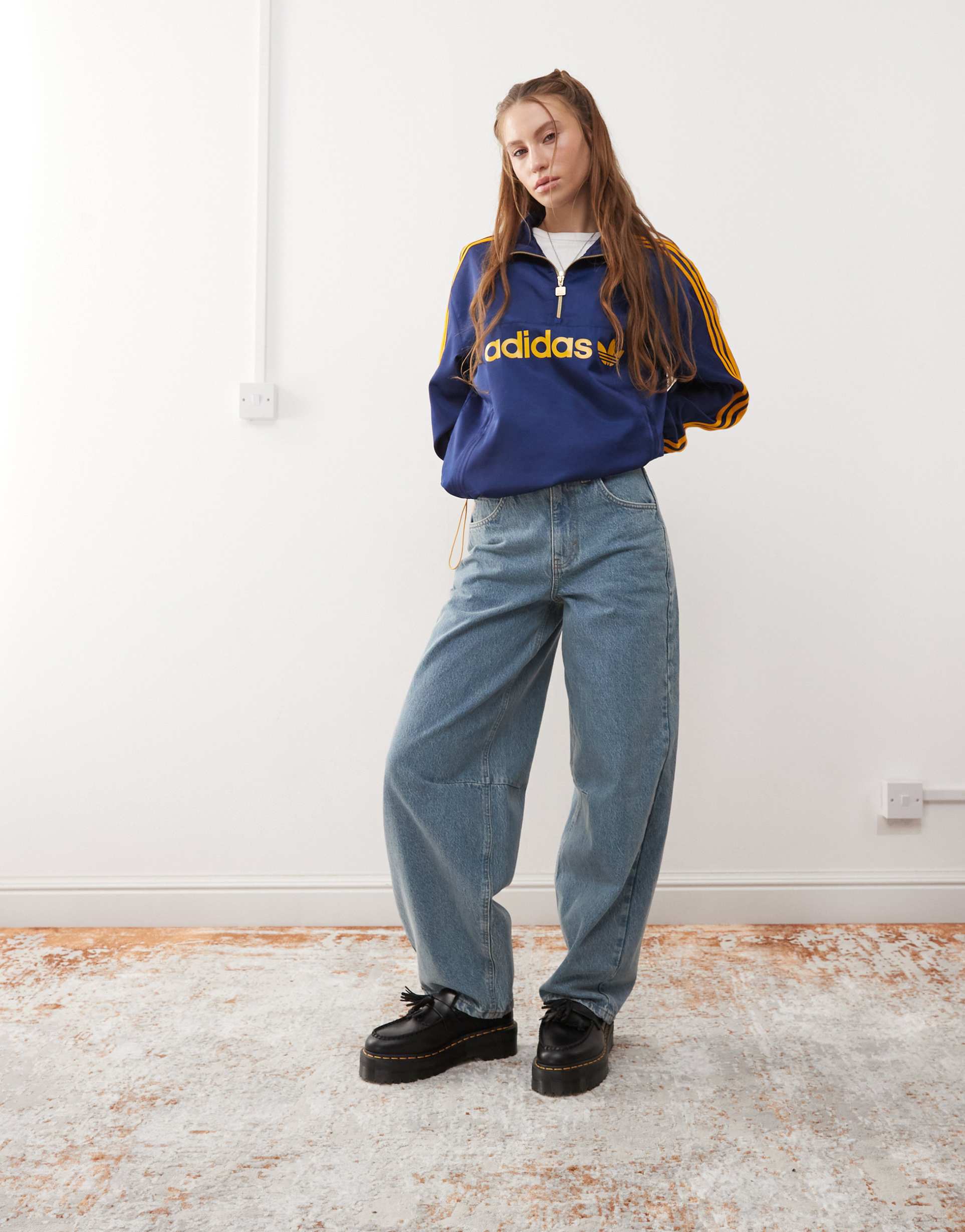 collusion barrel jeans in midwash