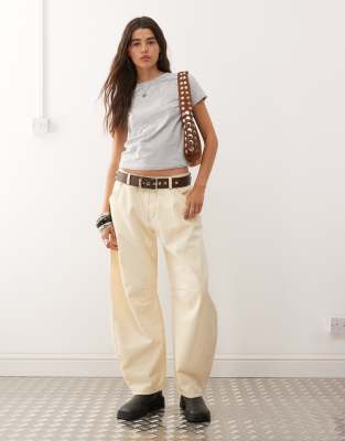Collusion Barrel Leg Jeans In Yellow