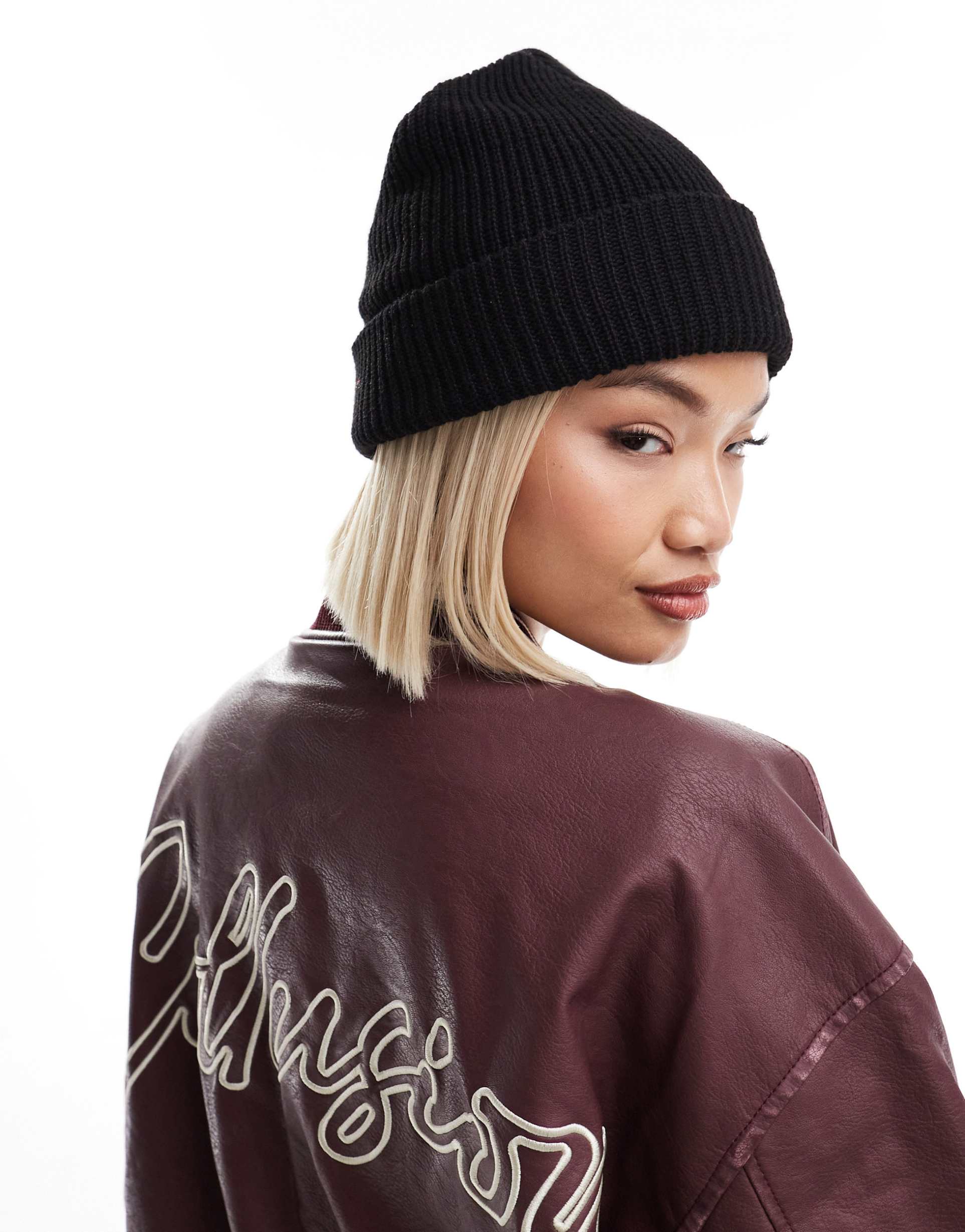 collusion beanie in black