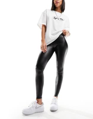 COLLUSION - Beschichtete Leggings in Schwarz