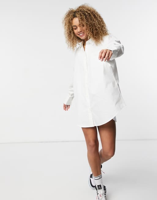 COLLUSION – Biała sukienka koszulowa oversize z podwójnym mankietem, 4 z 4
