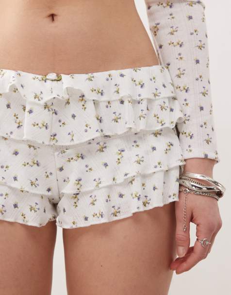 COLLUSION – Białe fakturowane bardzo krótkie szorty w kwiatowy wzór - view 1
