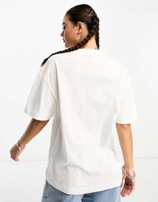 COLLUSION – Biały T-shirt oversize z wycięciem z haftem angielskim, 2 z 4