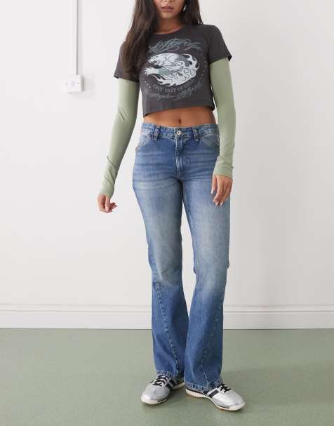 COLLUSION - Blå forvaskede jeans med lav talje og svaj samt snoede syninger - view 1