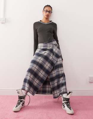 COLLUSION blanket kilt skirt in brushed mono check-Multi