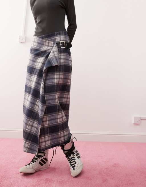 COLLUSION blanket kilt skirt in brushed mono check, 3 of 5