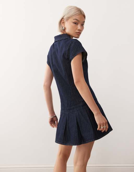COLLUSION – Blaues, figurbetontes Jeanskleid im 90er-Stil mit tiefer Taille und Streifen, 3 von 4