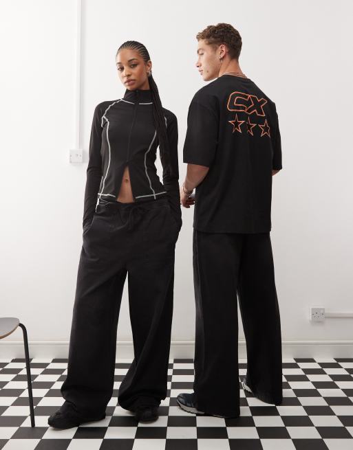 COLLUSION – Bleksvarta jeans i träningsoverallsmodell och unisex-modell, 2 av 4