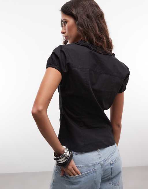 COLLUSION - blusa negra de manga corta con detalle de volante, 4 de 4