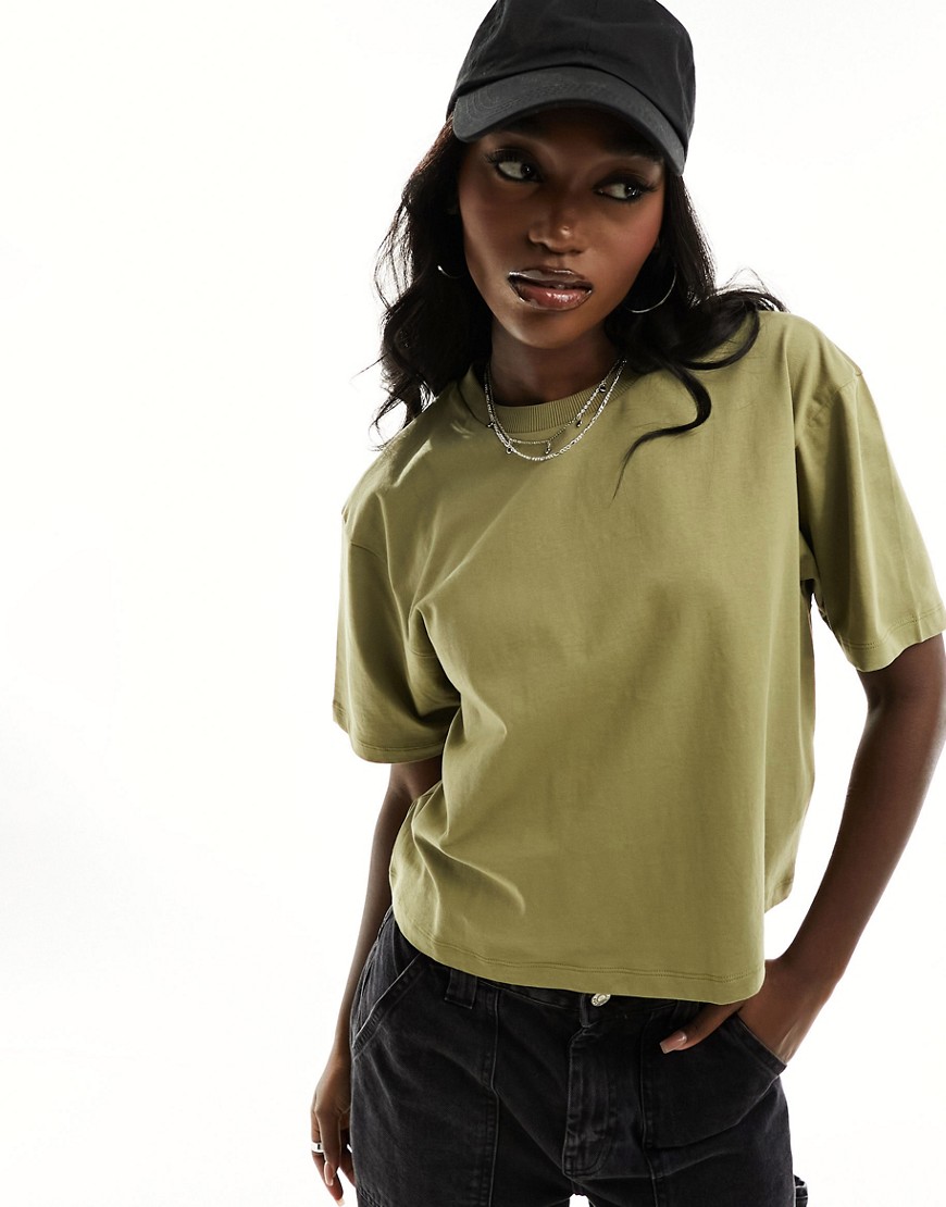 boxy short sleeve t-shirt in khaki-Green