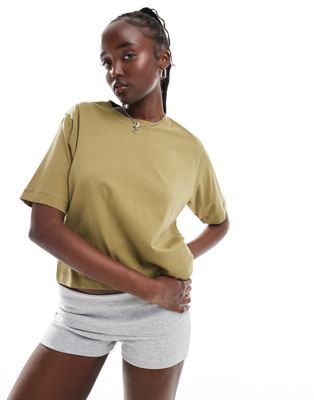 boxy short sleeve t-shirt in olive-Green