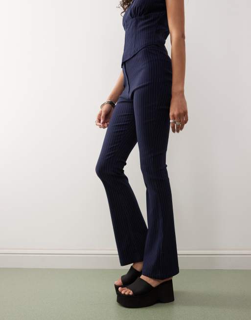 COLLUSION - Broek met lage taille en krijtstreep in marineblauw, 4 van 5