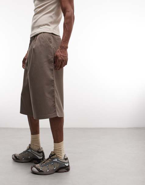 COLLUSION – Bruna, kritstrecksrandiga, figursydda jeansshorts - view 1