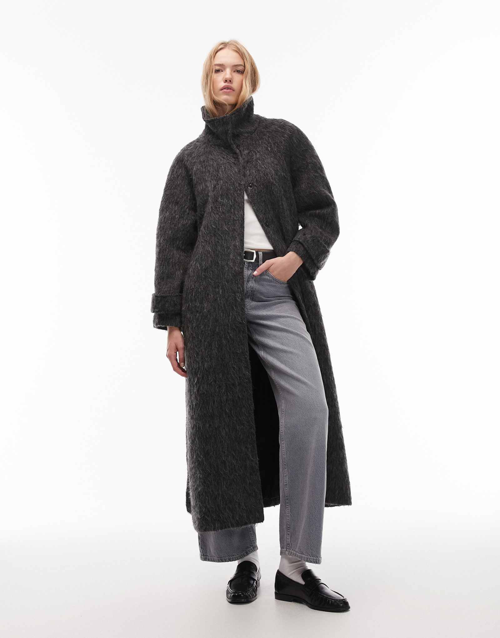 Длинное пальто из матового вереска с поясом от COLLUSION