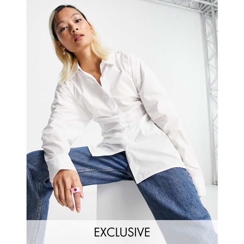 A0WLP Donna COLLUSION - Camicia bianca taglio lungo aperta sul retro stretta in vita