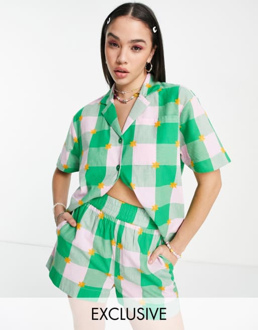COLLUSION - Camicia rosa e verde a quadri con ricami in coordinato