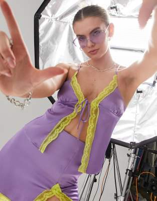 COLLUSION - Camisole-Oberteil in Flieder mit Spitzenborte, Kombiteil-Lila