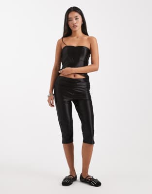 COLLUSION - Caprihose aus Stretch-Satin in Schwarz mit niedrigem Bund, Kombiteil