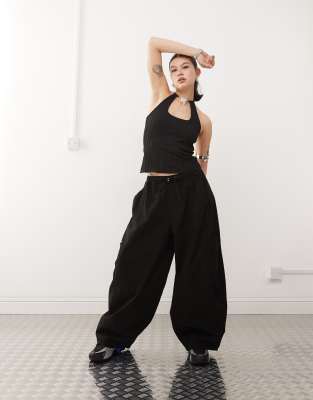 cargo balloon pants in black