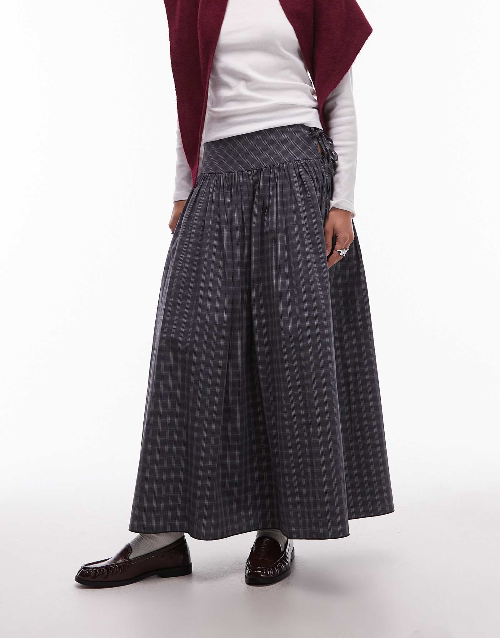 Юбка миди в сговоре с узором в виде канала в серую клетку