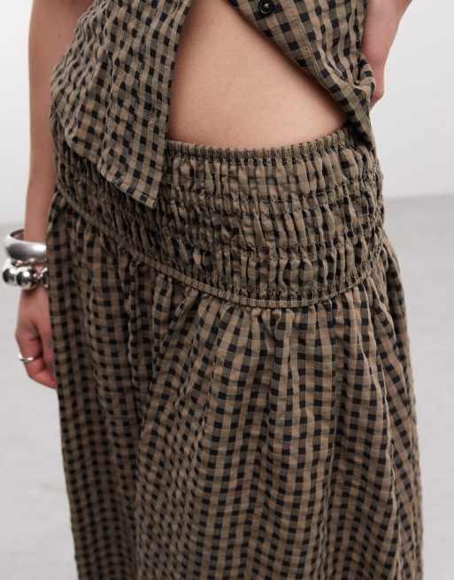 COLLUSION channel waist maxi skirt in brown and black check, 4 of 5