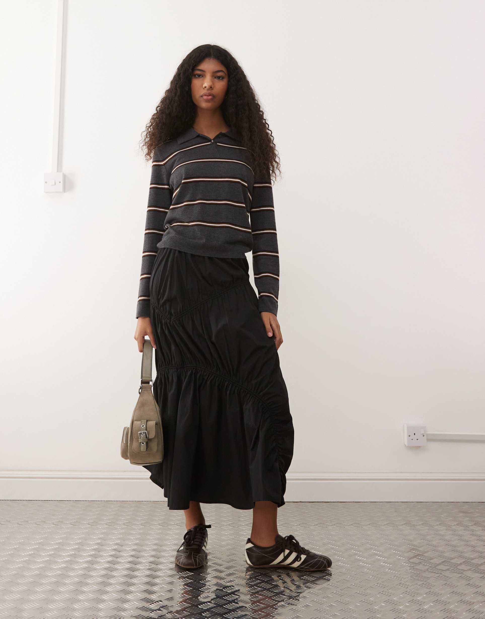 collusion channeled midaxi skirt in black