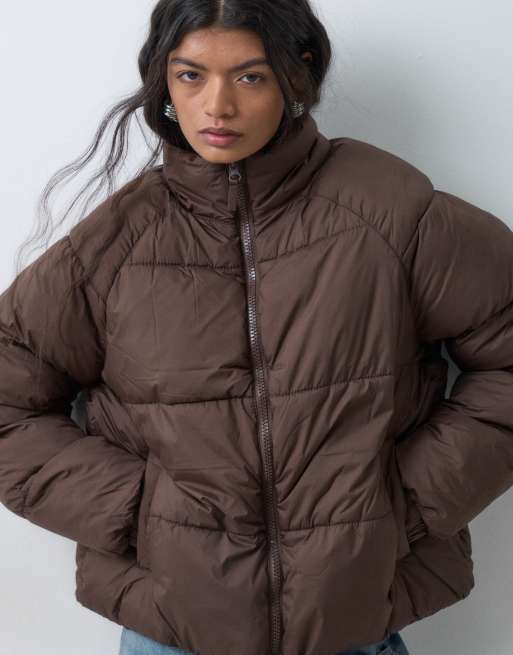 COLLUSION chaqueta acolchada unisex con cuello alzado en marrón, 3 de 5