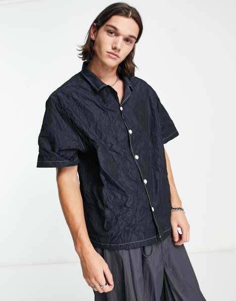 COLLUSION - Chemise style skateur en satin froissé avec coutures contrastantes - Noir - view 1