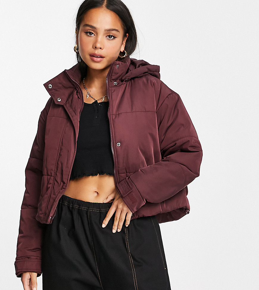 COLLUSION cropped hooded nylon puffer jacket in burgundy-Purple