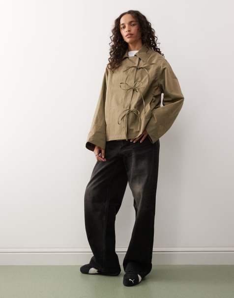 COLLUSION - Cropped trenchcoat med butterflybånd i khaki - view 1