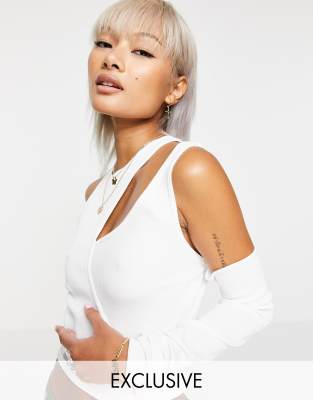 Collusion Cut-out Rib Long Sleeve Crop Top In White | ModeSens